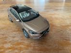 Volvo v40 1:18 model, Hobby en Vrije tijd, Modelauto's | 1:18, Ophalen of Verzenden, Nieuw, Auto, Overige merken