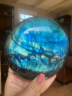 Bijzonder mooi gepolijste labradorier sculptuur | full flash, Verzamelen, Mineralen en Fossielen, Ophalen of Verzenden, Mineraal