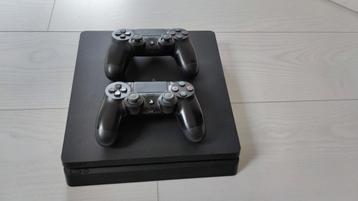 PlayStation 4 Slim 1TB + 2 Controllers beschikbaar voor biedingen