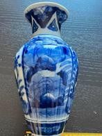Blauw-witte porseleinen vaas vintage decoratiestuk, Ophalen of Verzenden