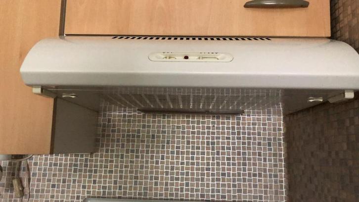 Afzuigkap met licht en afvoerslang – 60 cm breed, Witgoed en Apparatuur, Afzuigkappen, Onderbouw afzuigkap, 200 tot 400 m³ per uur