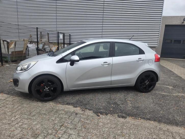 Kia Rio 1.2 I 5DRS 2011 Grijs, Auto's, Kia, Bedrijf, Rio, Benzine, A, Hatchback, Handgeschakeld, Origineel Nederlands, Zilver of Grijs