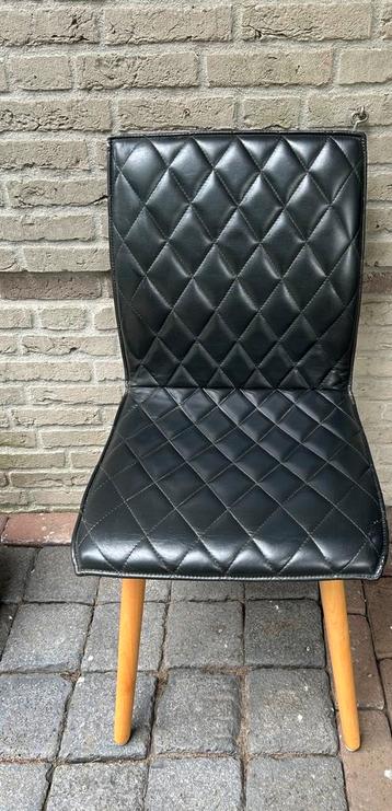 Zwart lederlook stoelen, 4 stuks beschikbaar voor biedingen