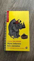 Toon Tellegen - Bijna iedereen kon omvallen, Ophalen of Verzenden, Zo goed als nieuw, Toon Tellegen