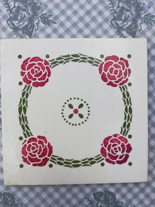 35 antieke tegels wit met roze/groene afbeelding 15.2x15.2cm, Antiek en Kunst, Antiek | Wandborden en Tegels, Ophalen