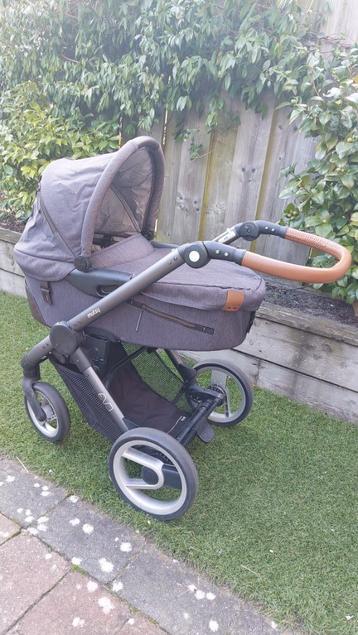 kinderwagen en wandelwagen in 1   mutsy beschikbaar voor biedingen