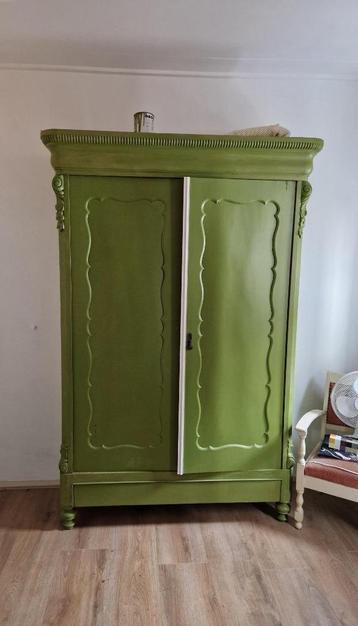 Brocante groene (linnen)kast beschikbaar voor biedingen