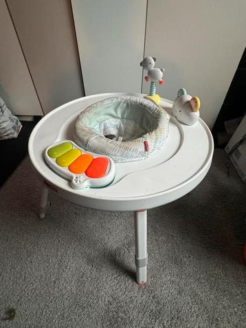Skip hop speeltafel beschikbaar voor biedingen