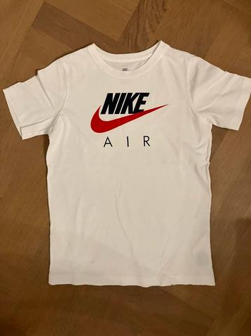 Nieuwe Nike T-shirt maat 147-158 beschikbaar voor biedingen