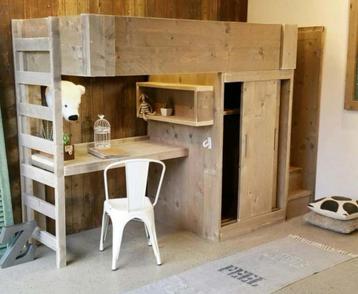 Compete steigerhouten slaapkamer met kast en bureau beschikbaar voor biedingen