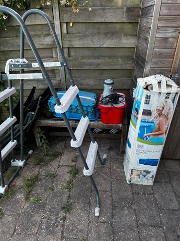 Complete Intex zwembadset beschikbaar voor biedingen