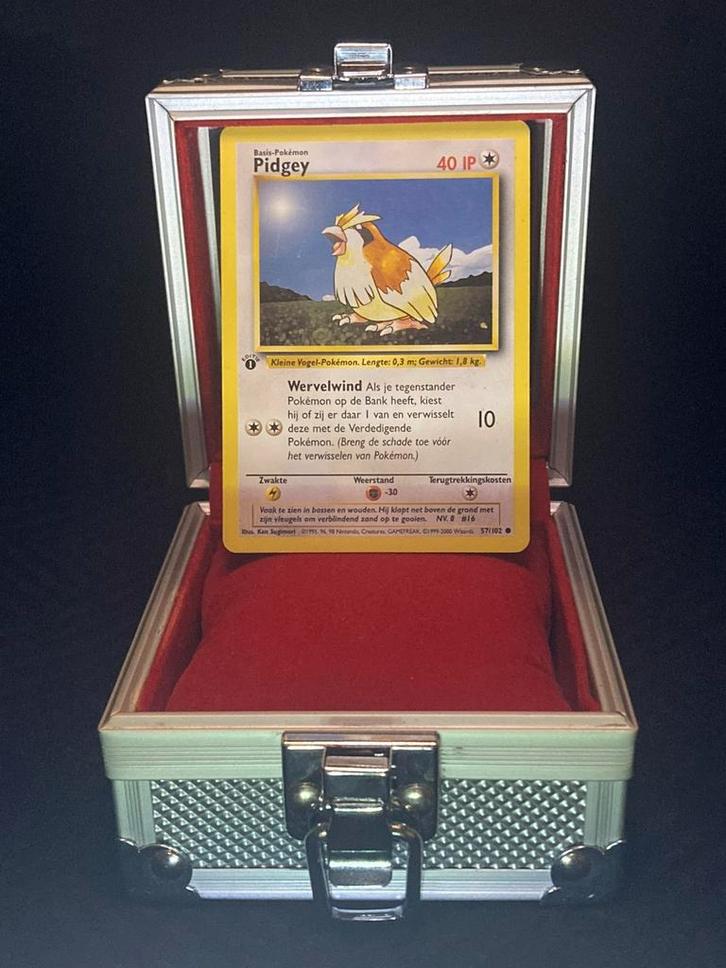 Pidgey 1st edition - Base, Hobby en Vrije tijd, Verzamelkaartspellen | Pokémon, Zo goed als nieuw, Ophalen of Verzenden