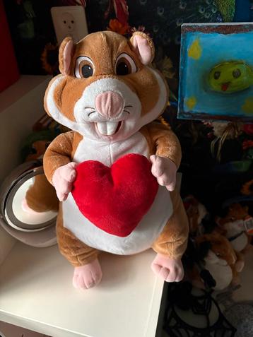 Schattige Hamster Knuffel met Hart beschikbaar voor biedingen