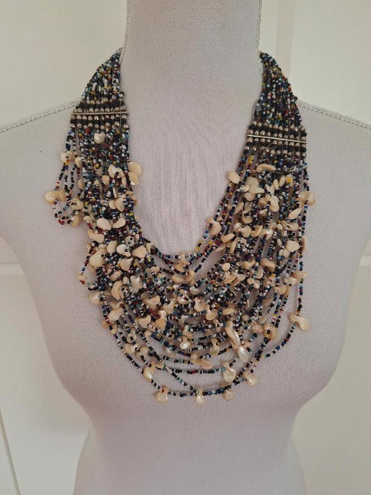 Vintage gekleurde glaskraaltjes schelpjes drape ketting, Sieraden, Tassen en Uiterlijk, Kettingen, Gebruikt, Overige materialen