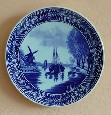 wandbord / sierbord en/o schoteltjes;  by Boch, volgnr 45 beschikbaar voor biedingen