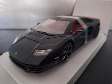 Lamborghini Countach LPi 800-4 Schaal 1:24  beschikbaar voor biedingen