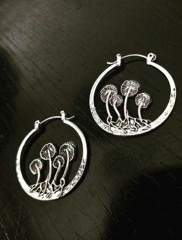 Paddestoelen oorringen, mushroom, witchy, wicca, pagan, zilv beschikbaar voor biedingen