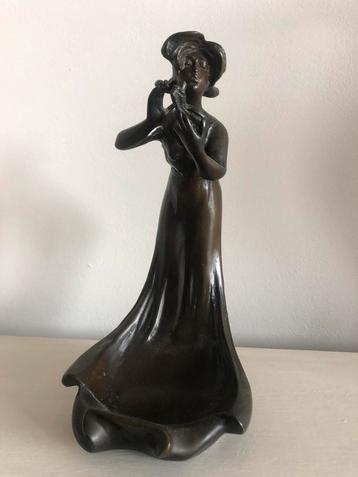 Beeldje art nouveau brons beschikbaar voor biedingen