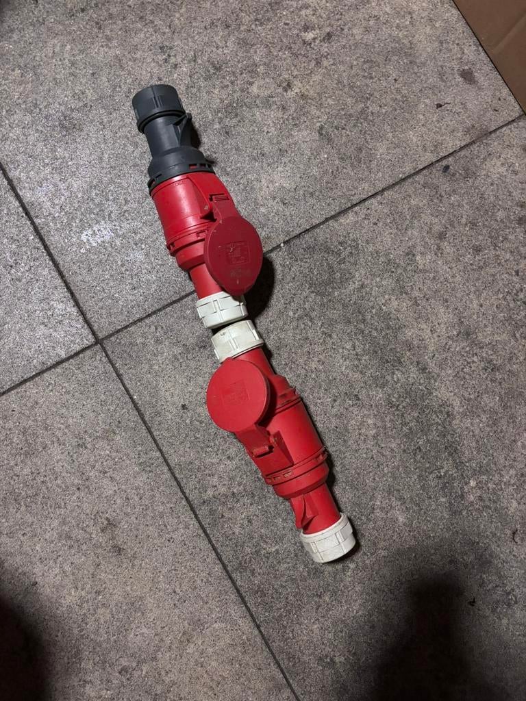 CEE 32 ampere stekkers, Ophalen, Zo goed als nieuw, Stekker