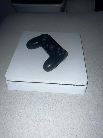 PlayStation 4 Slim (wit) + gta 5 beschikbaar voor biedingen