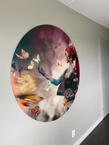 Woman with butterflies portrait Jaime Ibarra cirkel 140cm beschikbaar voor biedingen