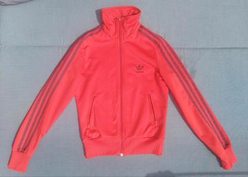 Prachtig rood Adidas vest maat 10 beschikbaar voor biedingen