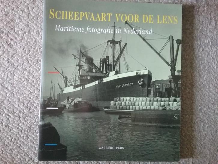 Scheepvaart voor de lens - maritieme fotografie NL (2000), Verzamelen, Scheepvaart, Zo goed als nieuw, Boek of Tijdschrift, Motorboot of Zeilboot