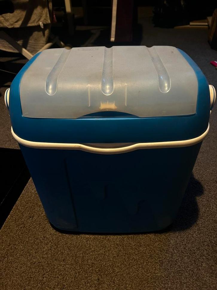 Curver koelbox met opbergvak, Caravans en Kamperen, Koelboxen, Zo goed als nieuw, Koelbox, Koelelement, Ophalen