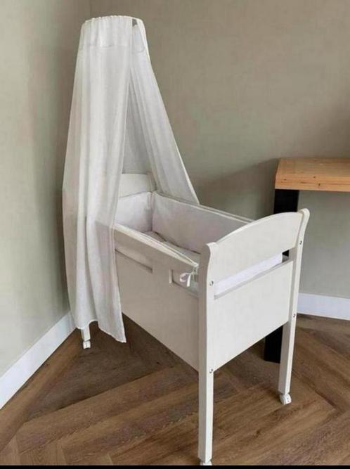 Babybedje babywieg op wielen van het merk Geuther, Kinderen en Baby's, Babywiegjes en Ledikanten, Gebruikt, Ledikant, Ophalen