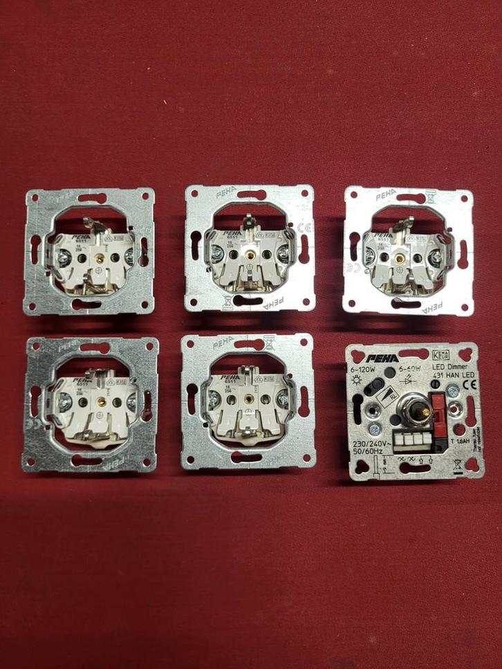 Peha Inbouw Stopcontact + LED Dimmer, Doe-het-zelf en Verbouw, Elektra en Kabels, Nieuw, Stopcontact, Ophalen of Verzenden