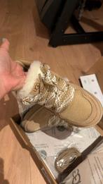 UGG Lowmel Sand 43 NIEUW, Kleding | Dames, UGG, Beige, Nieuw, Ophalen of Verzenden