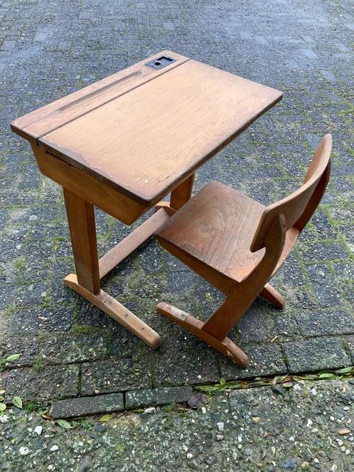 Oud schoolbankje met stoeltje., Kinderen en Baby's, Kinderkamer | Tafels en Stoelen, Gebruikt, Tafel(s) en Stoel(en), Ophalen