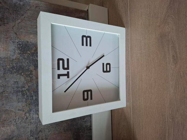 Witte klok 30x30 cm, Huis en Inrichting, Woonaccessoires | Klokken, Gebruikt, Staande klok, Ophalen of Verzenden