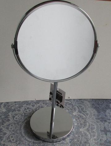 vergrotende make up spiegel - 36 cm hoog - 16 cm doorsnee beschikbaar voor biedingen
