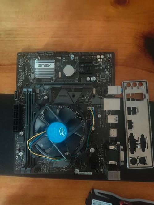Asus Moederbord, i5 9e gen, 16GB DDR4 RGB, Computers en Software, Moederborden, Gebruikt, Intel, DDR4, Ophalen of Verzenden