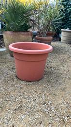 Kunststof bloempot in terracotta kleur, Tuin en Terras, Bloembakken en Plantenbakken, Steen, Minder dan 60 cm, Rond, Ophalen of Verzenden
