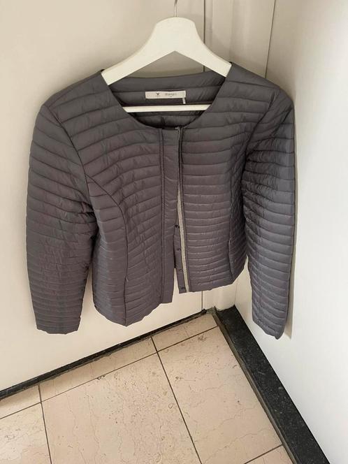 Monari jasje voor de koele zomeravond 38, Kleding | Dames, Jassen | Zomer, Zo goed als nieuw, Maat 38/40 (M), Rood, Verzenden