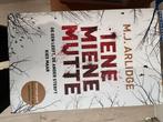 Iene miene mutte - M.J. Arlidge, Ophalen of Verzenden, Nieuw, M.J. Arlidge, Nederland