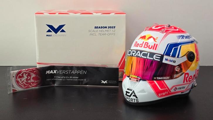 Max Verstappen seizoenshelm 2023 1:2, Verzamelen, Automerken, Motoren en Formule 1, Nieuw, Formule 1, Ophalen of Verzenden