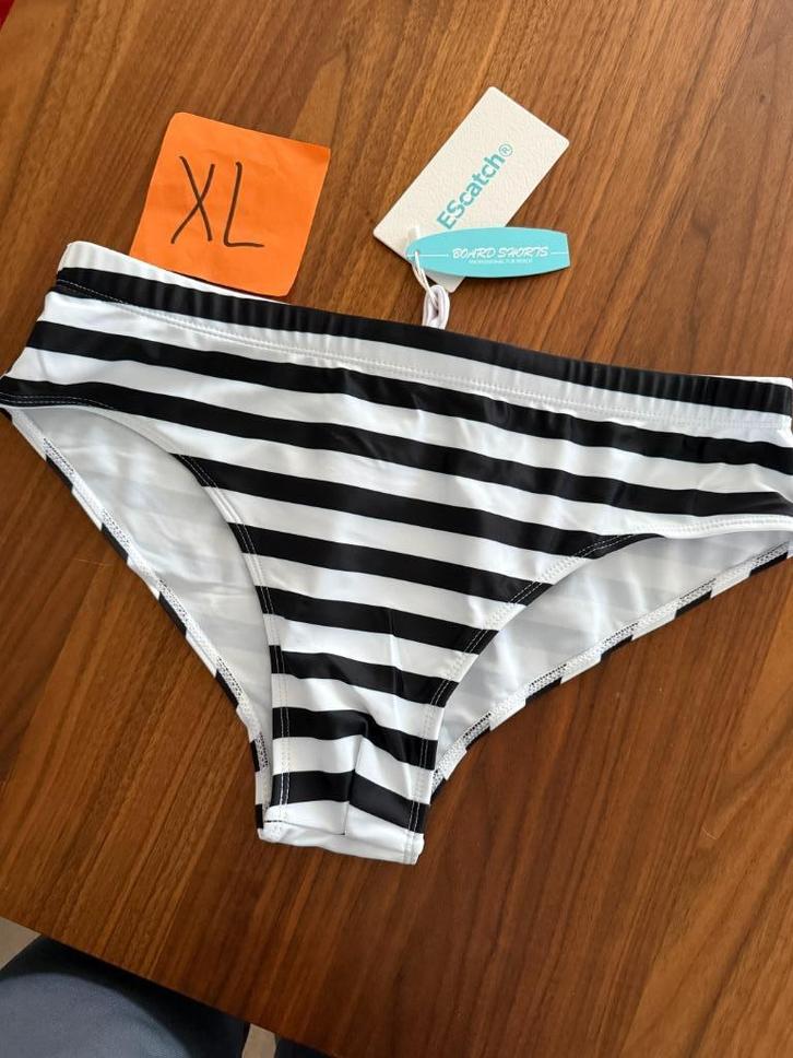 gestreepte glanzende zwemslip, maat XL, zwart wit, Kleding | Heren, Badmode en Zwemkleding, Zwemslip, Maat 56/58 (XL), Zwart, Ophalen