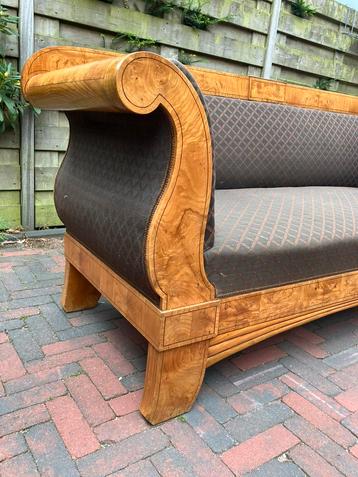 Antieke art deco bank Biedermeier beschikbaar voor biedingen