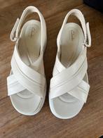 Ongedragen Clarks, Beige, Nieuw, Clarks, Sandalen of Muiltjes