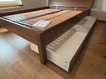 Ikea NYVOLL bed 160-200 bruin incl lattenb, 2x MALM Bedlades - afbeelding 3
