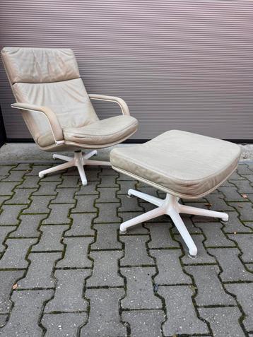 Artifort F141 serie set Fauteuil + hocker beschikbaar voor biedingen