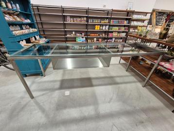 Mooie grote RVS tafel met glazen blad beschikbaar voor biedingen