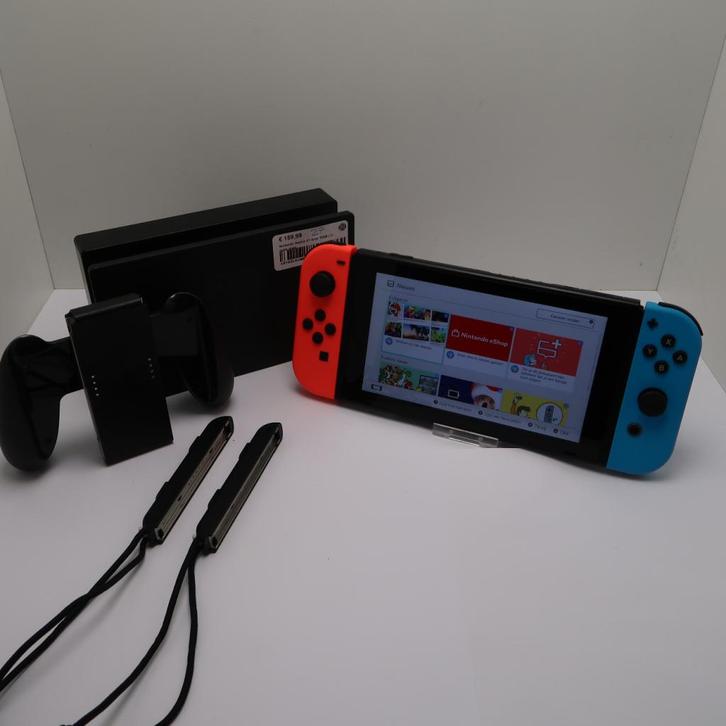 Nintendo Switch V1 Red/Blue 32GB | In Goede Staat, Spelcomputers en Games, Spelcomputers | Nintendo Switch, Zo goed als nieuw
