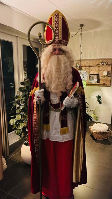 Sinterklaas en Pieten Pakken te Huur beschikbaar voor biedingen