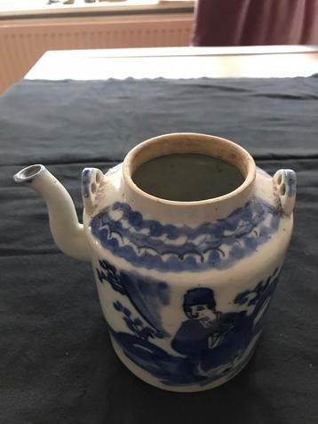Antieke blauw - witte Chinese theepot. beschikbaar voor biedingen