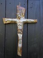Oud Keramiek Jezus aan kruis rood gebakken geglazuurd klei, Antiek en Kunst, Antiek | Religie, Ophalen of Verzenden