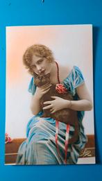 Vrouw dame met zwarte poes kat op schoot, Verzamelen, Ansichtkaarten | Dieren, Ophalen of Verzenden, Voor 1920, Ongelopen, Hond of Kat